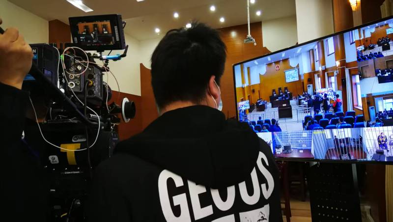 AI生成VS人工创意——常宁市广告片拍摄公司的技术浪漫主义实践